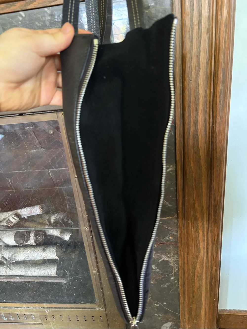 Levenger Black Leather Tote Bag, Expandable Zipper Sides, Double Shoulder Strap